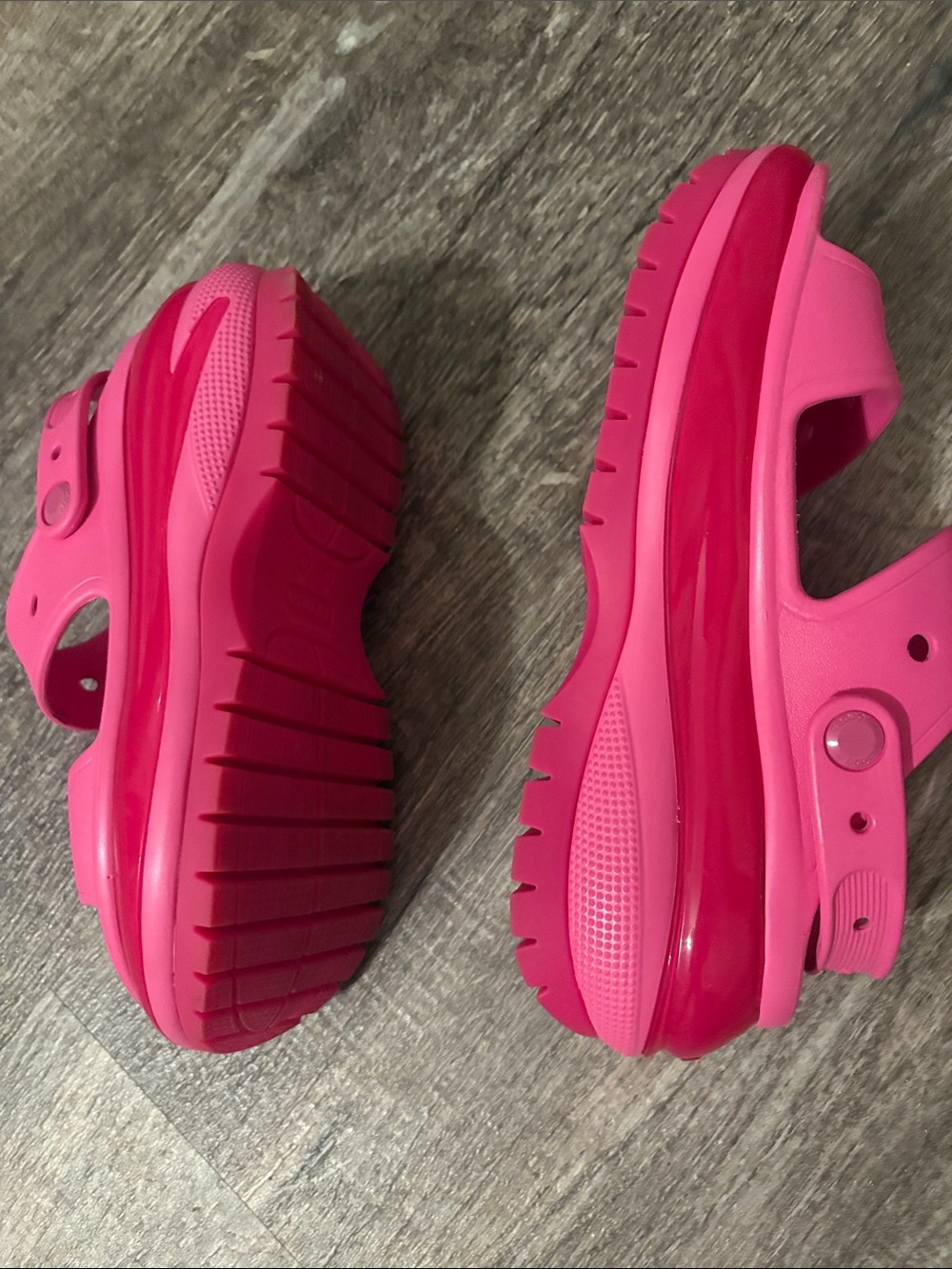 CROCS Mega Crush Women’s Sandals - Juice ~Hot Pink /Red - Picture 5 of 7